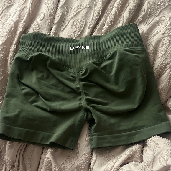 Dfyne Pants - DFYNE Women's Athletic Scrunch Shorts — Olive Green